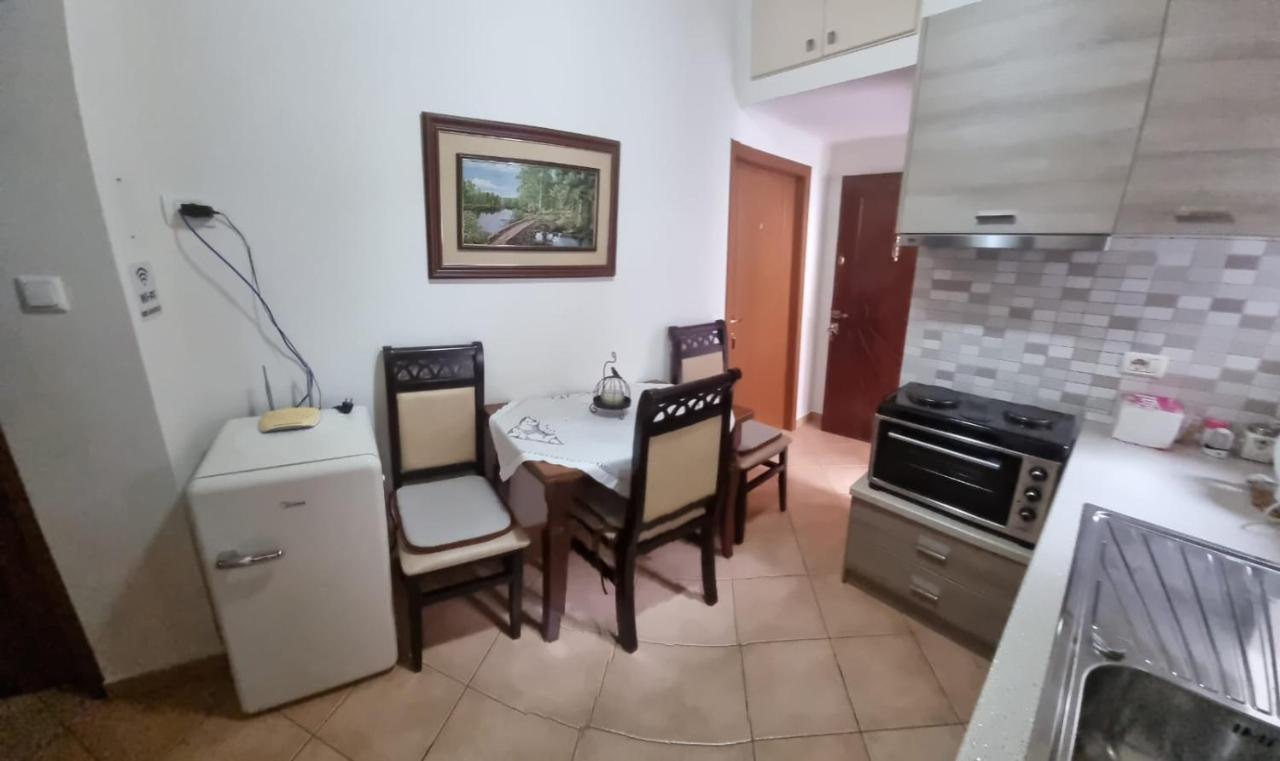 בראט Romeo'S Guest House מראה חיצוני תמונה