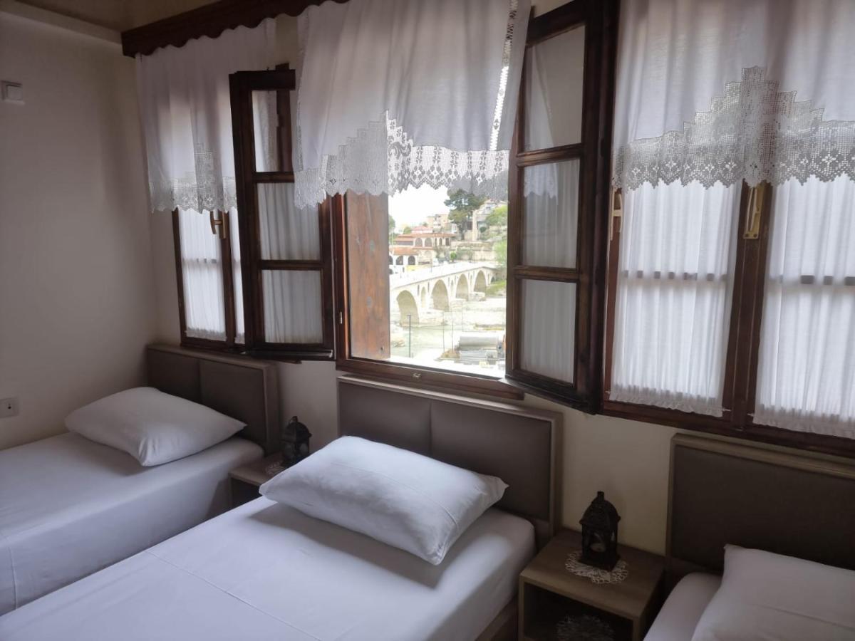 בראט Romeo'S Guest House מראה חיצוני תמונה