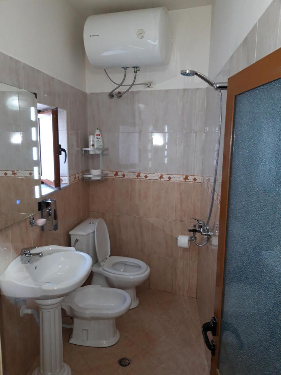 בראט Romeo'S Guest House מראה חיצוני תמונה
